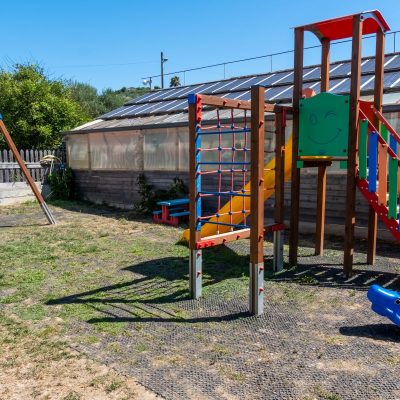 Parco giochi di Veggia Dian, agriturismo a Diano Marina, ideale per bambini, immerso nella campagna ligure.